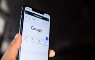 Welke Google Ads campagnes zijn er? 1 Google-op-een-telefoon