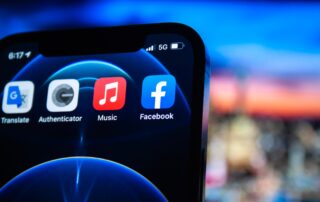 Facebook Business Manager: Stap-voor-stap Handleiding 2 Facebook app-iphone-12