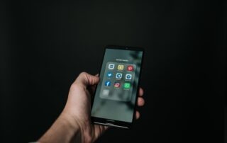 Social media kanalen op een telefoon